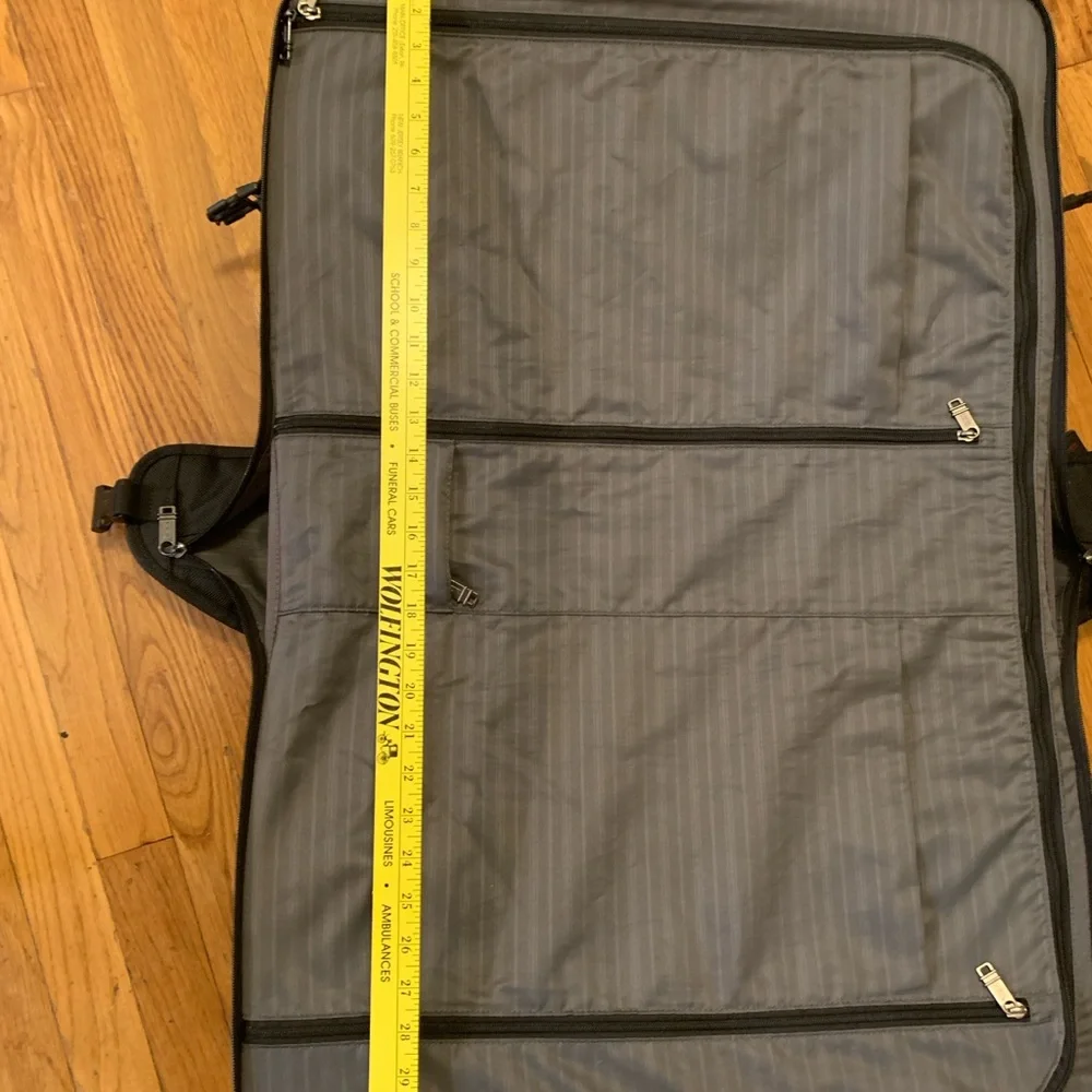 TUMI 22